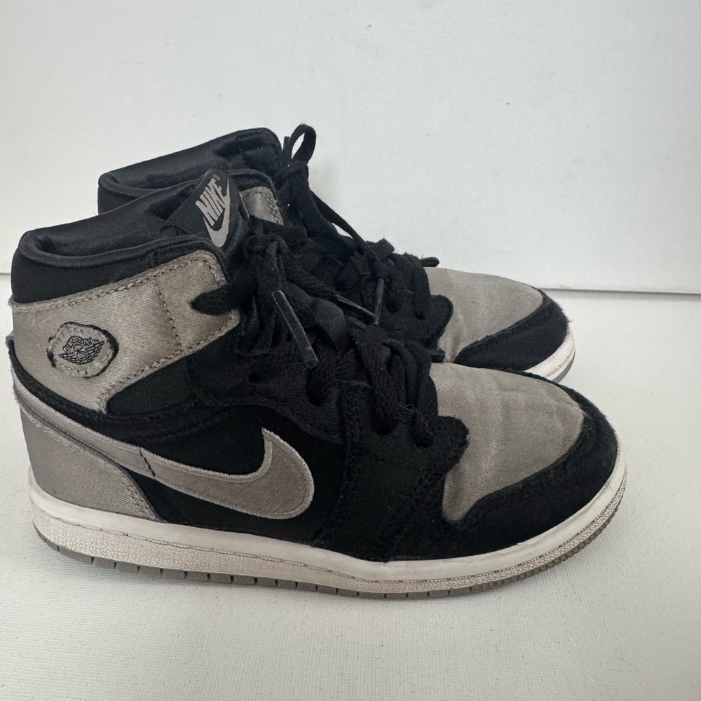 Toddler Nike Jordan 1 Retro High OG Satin Shadow Sneakers silver/black Size 10 - Picture 2 of 16